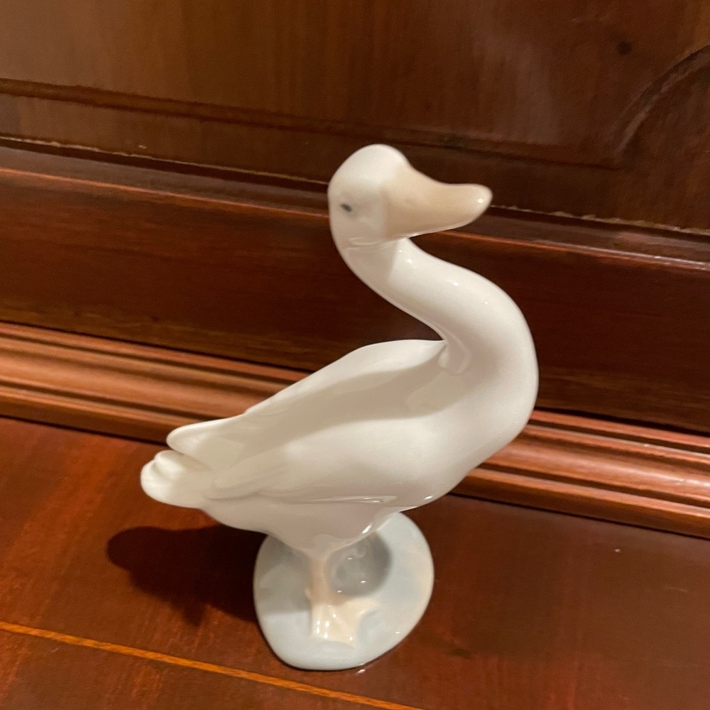 LLADRO White Duck Figurine